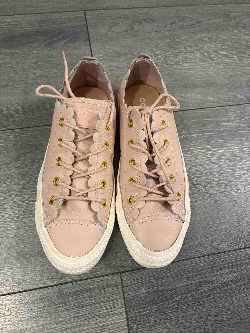Converse Women’s Pink Scallop Lace-Up Sneakers Size 6